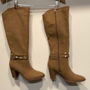 Jlo kohl’s knee high heeled boots color is coniac